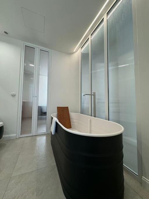 Maison Lyo - Luxueuse - King Size & Baignoire *